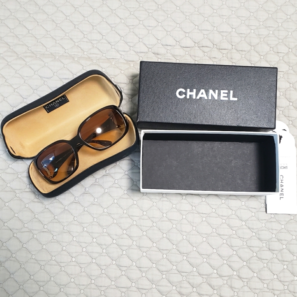VINTAGE AUTHENTIC Chanel Sunglasses